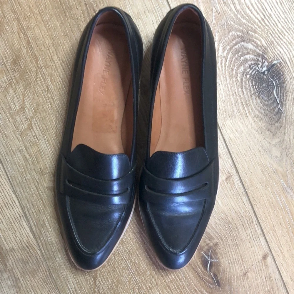 Wayne Flex Black Leather Loafers w/White Soles 6M